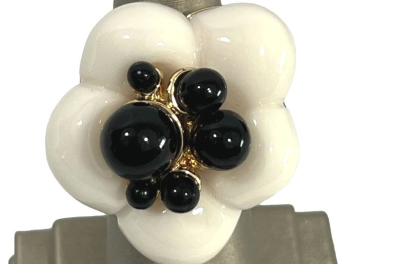 Trendy White and Black Flower Cocktail Ring / Size 7